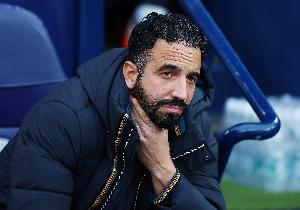 阿莫林還能撐多久??曼聯(lián)丟第3球，小蜜蜂球迷高唱明早就下課