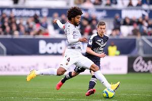 41歲零11個月，丹特成為在歐聯(lián)杯出場最年長的非門將球員