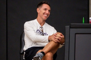 布克：兩屆MVP納什提升了球隊等級  他可是這項運(yùn)動的頂尖高手