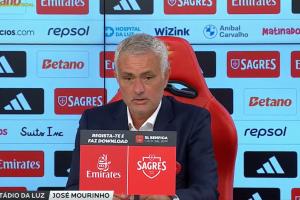 穆里尼奧：我執(zhí)教的切爾西是勝利之師，他們?cè)允Х较蛴种鼗卣? >
                                        </div>
                                    </div>
                                                                        <div   id=