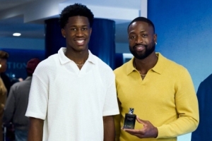 偶像！埃奇庫姆：韋德告訴我有任何需要隨時可以聯(lián)系他