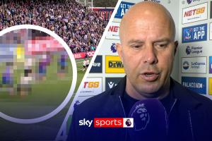 各大英媒齊點(diǎn)名：斯洛特指責(zé)的是弗林蓬，稱他太激進(jìn)導(dǎo)致被絕殺