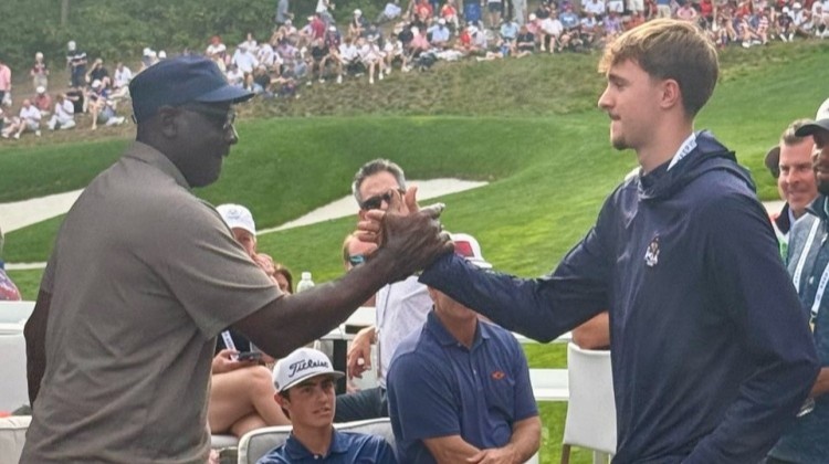 弗拉格與喬丹在萊德杯握手致意！獨(dú)行俠官方：歷史性同框??