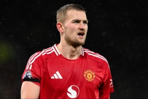 德里赫特：把責(zé)任推給教練總是很容易，但我們不能說丟球是因體系