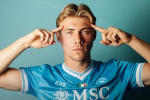 那不勒斯公布客戰(zhàn)AC米蘭海報(bào)，狀態(tài)回暖的霍伊倫單人入鏡