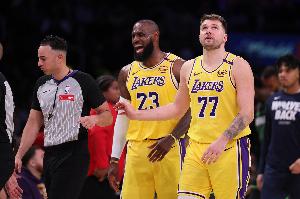 媒體人：湖人現(xiàn)在優(yōu)先考慮東契奇態(tài)度而非老詹 詹姆斯現(xiàn)在沒籌碼