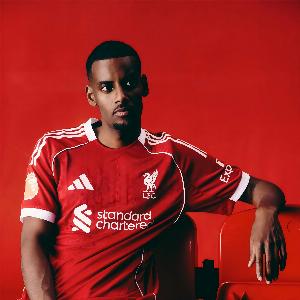 還需磨合！伊薩克本場射正、關(guān)鍵傳球、成功過人等多項(xiàng)數(shù)據(jù)掛零