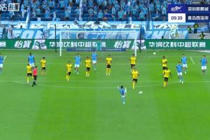 有點(diǎn)逆天！張衛(wèi)凌空打門踢呲直接送對(duì)手反擊，戴維森單刀挑射破門