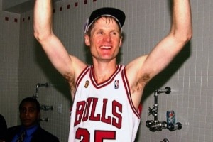 NBA官方：科爾作為球員5冠&作為教練4冠 生日之際讓我們共同回顧