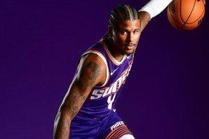 這屬實(shí)有點(diǎn)小帥！杰倫-格林曬定妝照：生涯第五個(gè)賽季??