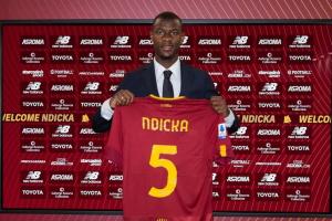 記者：羅馬主力中衛(wèi)恩迪卡并未肌肉拉傷，被換下只是因?yàn)槌榻? >
                                        </div>
                                    </div>
                                                                        <div   id=