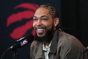 巴恩斯談?dòng)⒏窭罚核乾F(xiàn)象級(jí)的球員 能給我們帶來(lái)很多幫助