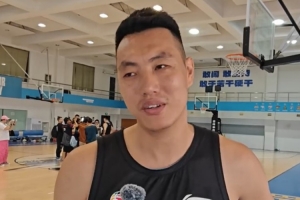 怎么幫趙睿融入球隊呢？方碩：還用我?guī)退麊?？他到哪兒都自來? >
                                        </div>
                                    </div>
                                    <div   id=