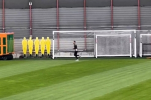 記者：自內(nèi)收肌拉傷以來，斯坦尼西奇首次恢復(fù)跑步訓(xùn)練