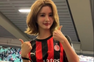 跨界聯(lián)動(dòng)，歌手劉些寧現(xiàn)身圣西羅觀戰(zhàn)米蘭2-1那不勒斯比賽