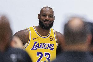 詹姆斯：8歲時參與體育改變了我的出身 是體育讓我離開了貧民區(qū)