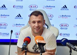 卡薩諾為皮奧-埃斯波西托和卡馬達(dá)提供建議：少交朋友，遠(yuǎn)離女人