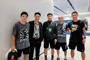 徐彬曬與鄭智、張修維、廖力生合影：永遠(yuǎn)是最好的廣州隊(duì)