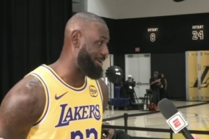 詹姆斯：我不擔(dān)心合同問(wèn)題 還能有合同打我愛(ài)的比賽我就很榮幸了