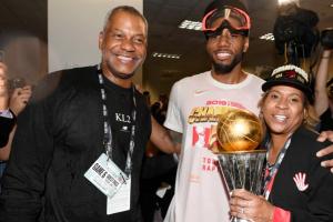 脫不了干系！爆料記者：陰陽合同并非卡舅獨斷 小卡經(jīng)紀人有參與