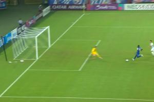 失單刀×2！阿蘇埃接特謝拉直塞獲單刀，但挑射被趙賢祐單臂撲出