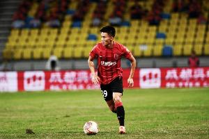 里程碑！成都蓉城中場甘超職業(yè)生涯各賽事出場200次