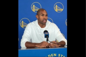 霍福德：不用追防庫里干擾他投籃了 和他并肩作戰(zhàn)感覺很特別