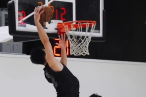 抵達美國！龍獅NBA季前賽備戰(zhàn)首場訓(xùn)練賽 尋找狀態(tài)激發(fā)潛能中