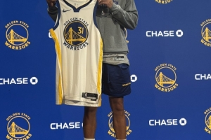 賽斯打趣：我曾試圖從斯蒂芬手中買回30號(hào)球衣 他說(shuō)不用錢