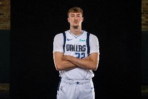 超大陣容！獨(dú)行俠訓(xùn)練中排出了弗拉格+華盛頓+濃眉+萊夫利