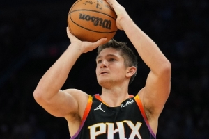 填滿數(shù)據(jù)欄！阿倫11中5&三分6中3拿到13分 另有2板2助1斷1帽