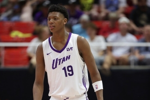 這個新秀很不錯！5號秀貝利16中11拿到25分6板3助2斷&第三節(jié)10分