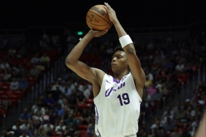 小爆發(fā)！貝利第三節(jié)5投4中&三分3中2獨(dú)得10分1板1助2斷