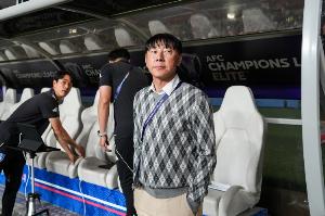 上任僅65天！韓媒：蔚山HD主帥申臺龍下課，帶隊(duì)2勝4平4負(fù)