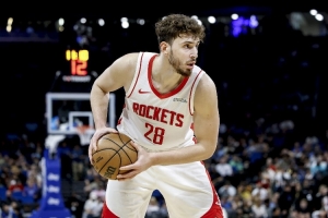 誰(shuí)是小火龍？申京8中5貢獻(xiàn)13分5籃板13助攻4搶斷 僅出現(xiàn)1次失誤