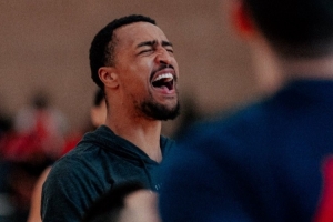 備戰(zhàn)廣州！快船發(fā)布今日訓(xùn)練照：保羅小卡哈登科林斯等人上鏡