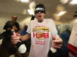 三隊(duì)三冠頂級3D！去年今日：丹尼-格林在個(gè)人社媒宣布退役