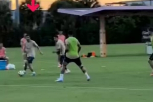 馬卡報曬阿根廷訓(xùn)練配合：帕斯腳后跟磕傳→小蜘蛛挑球→梅西破門