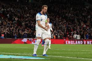 球迷稱凱恩只會(huì)吃餅拖慢英格蘭節(jié)奏應(yīng)該拿下！主持人：開玩笑嗎？