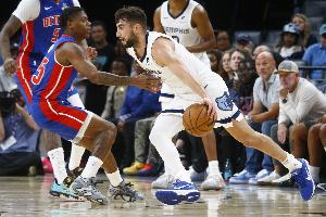 效率不算高！杰羅姆半場三分5中1拿到8分3助攻