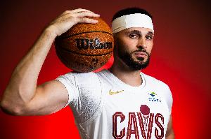 除了籃不準(zhǔn)其他都還行！南斯10中2&罰球7中6得11分 搶5前板&3搶斷