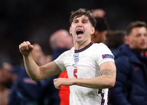 泰晤士：斯通斯因傷病困擾曾一度打算退役 他是英格蘭的后防基石