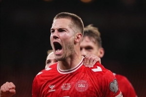 世預賽丹麥3-1擊敗希臘，霍伊倫破門、達姆斯高傳射