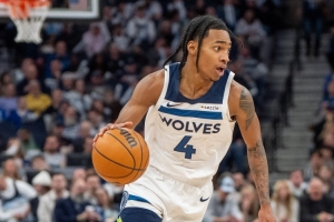 芬奇談迪林厄姆27分9助：他不斷推快節(jié)奏 為隊友創(chuàng)造簡單機會