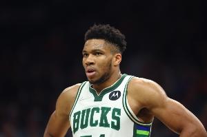 Stein：字母若被交易不會(huì)是在賽季中期 新賽季或?qū)⑹亲詈蟮目疾炱? >
                                        </div>
                                    </div>
                                                                        <div   id=