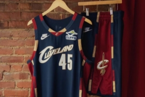 騎士經(jīng)典版球衣驚艷亮相！隊(duì)記：絕對(duì)完美 滿(mǎn)分10分 這球衣非常棒