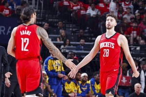 雙塔的威力！今日申京和亞當斯同場時火箭73-47鵜鶘 凈勝26分