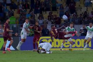 還能戰(zhàn)??41歲中衛(wèi)蒂亞戈-席爾瓦98分鐘絕殺！凌空側(cè)鉤雜耍進(jìn)球