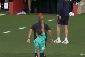 無緣國家德比！補時階段，弗里克不滿裁判，兩黃變一紅被罰下！