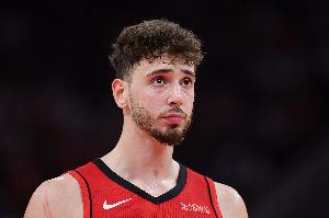 開(kāi)始砍分！申京第三節(jié)4中2&罰球4中4砍下9分 前三節(jié)19+6+6